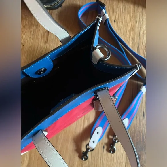 Coach Field Tote 22 With Colorblock Quilting And Coach Badge LIKE NEW - Picture 10 of 12